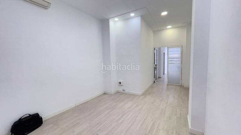 Foto fe1f96d6-d4b9-4164-853d-c723bdfa2677. Local comercial bajo comercial muy céntrico y con inmejorables condiciones en Valencia