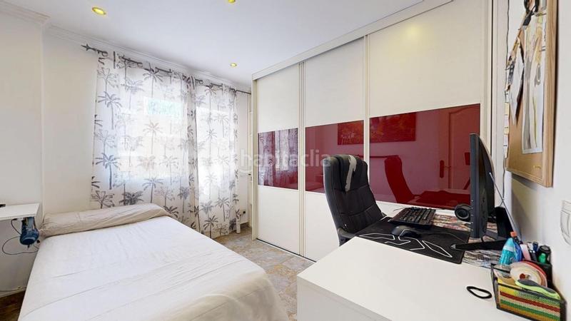 Foto 2fb70c93-c92e-4323-ae7f-1d094ad5fa17. Casa adossada a El Alborgí Paterna