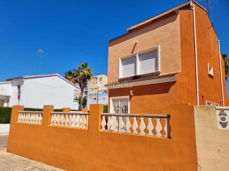 Foto 110fa9d6-1954-416c-9e74-79a75ce38d7d. Chalet  con vistas al mar en la playa de xilxes en Chilches
