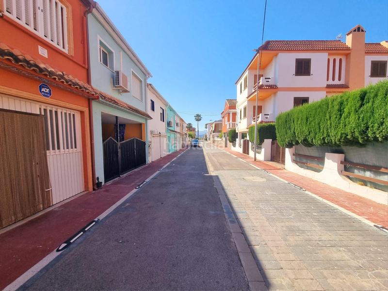 Foto 82ff8ede-8d2b-41b5-b0a8-ba58db2d3e94. Chalet  con vistas al mar en la playa de xilxes en Chilches