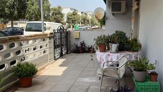 Planta baixa a Bellreguard. Apartamento con terraza de 70 m2 a solo 50 mts de la playa
