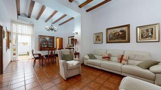 Maison à Massanassa. Excelente vivienda unifamiliar de amplias superficies en el cent