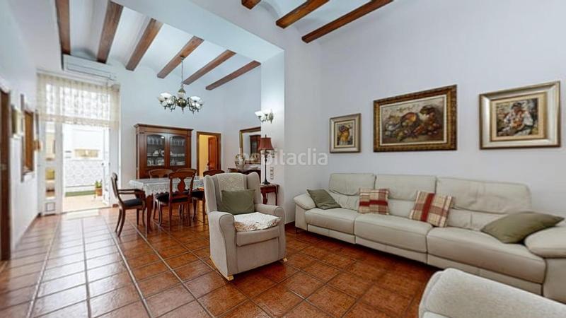 Casa a Massanassa. Excelente vivienda unifamiliar de amplias superficies en el cent