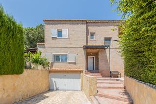 Chalet à La Cañada. Vivienda de ensueño en montecañada con 5 habitaciones y piscina