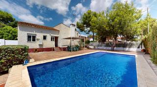 Chalet à Montepilar. Chalet independiente a la venta en la eliana