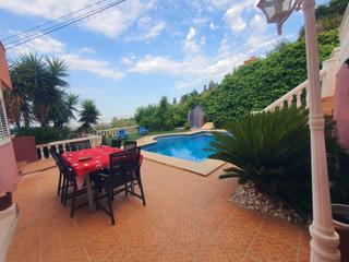 Maison jumelée à Centro. Venta precioso pareado con piscina en calicanto