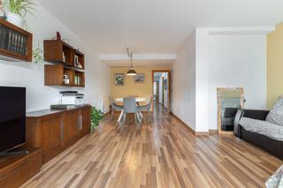 Pis a Serra. Piso de 4 dormitorios y 2 baños