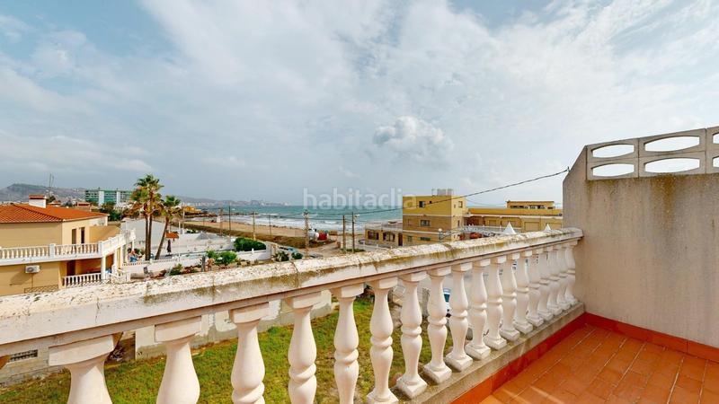 Foto d20c5b57-8523-4b22-a1f5-52cf41846b21. Chalet quieres un adosado a 30 mts de la playa ...? en Cullera