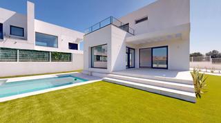 Chalet à Torre en Conill-Cumbres de San Antonio. Exclusiva villa de diseño contemporáneo lista para entrar a vivi