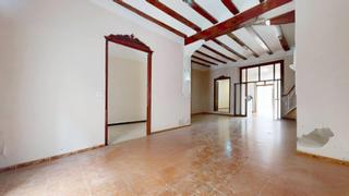 Casa a Llaurí. Casa con buenas posibilidades en llauri