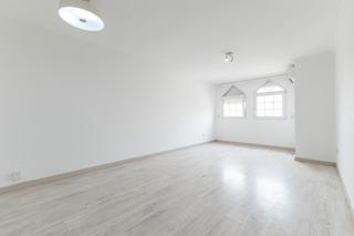 Etagenwohnung in Núcleo Urbano. Piso a la venta en la pobla de vallbona con plaza de garaje y tr