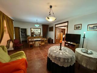 Casa a Alberic. Encantadora vivienda unifamiliar de amplias superficies en el ca