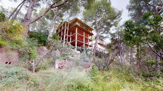 Chalet à Serra. Edificio de 4 plantas  sotano