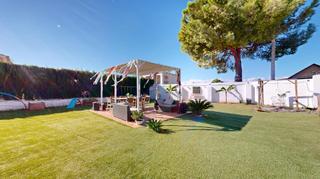 Xalet a Turís. Bonito chalet en urb. montur, turis