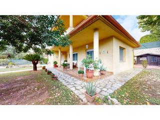 Chalet  Carrer de mestral. Espectacular unifamiliar en urbanización el pilar. ontinyent