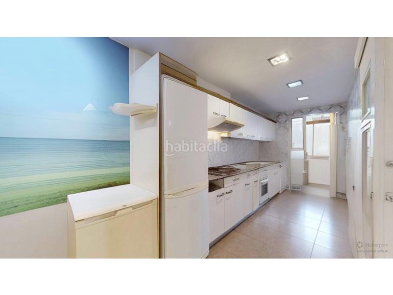 Foto abcc4f3e-9f36-496a-8ba0-de8cd01ceec9. Piso vivienda esquinera exterior en blasco ibañez en Valencia