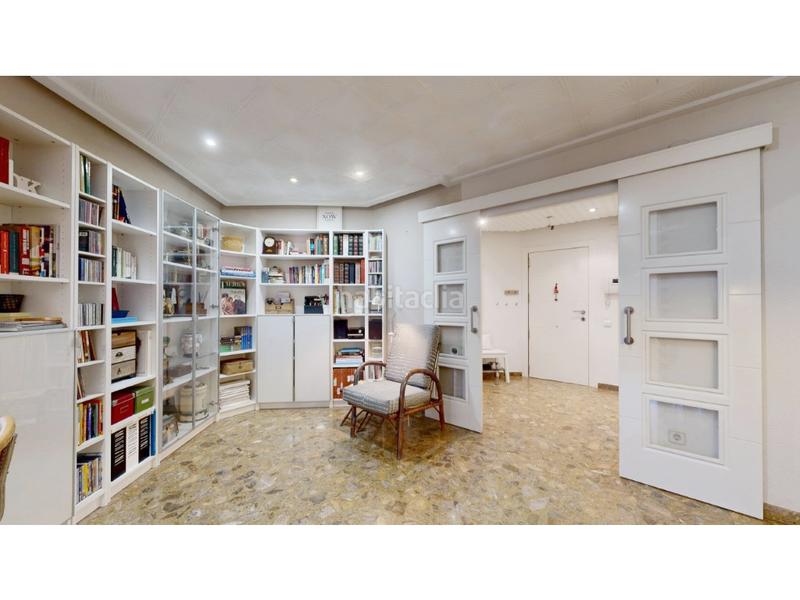 Foto b7aeeffe-48d6-4f91-909c-5e8636f603a0. Piso vivienda esquinera exterior en blasco ibañez en Valencia