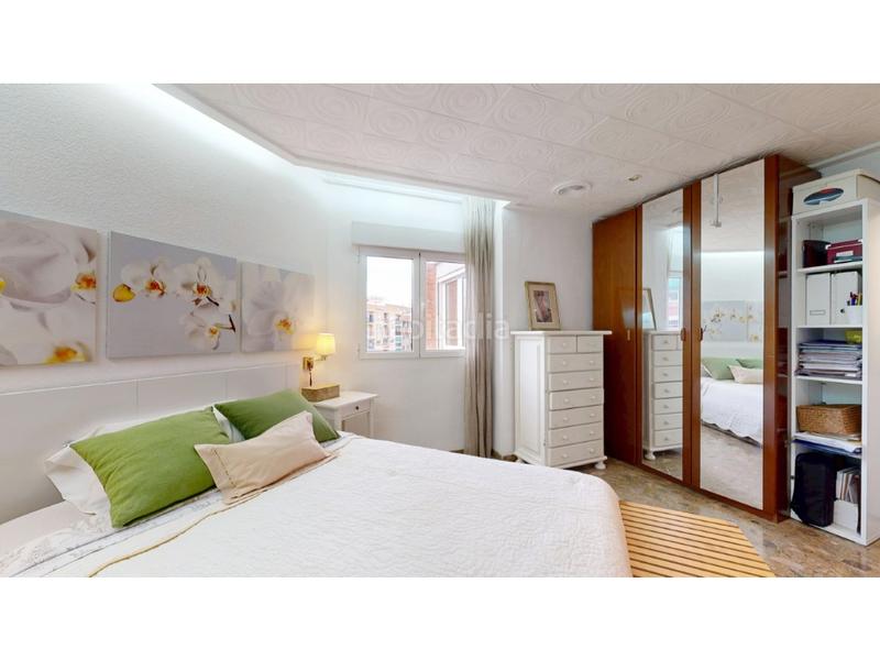 Foto f5775820-d60d-4fab-afa0-d3d2863c5e7b. Piso vivienda esquinera exterior en blasco ibañez en Valencia