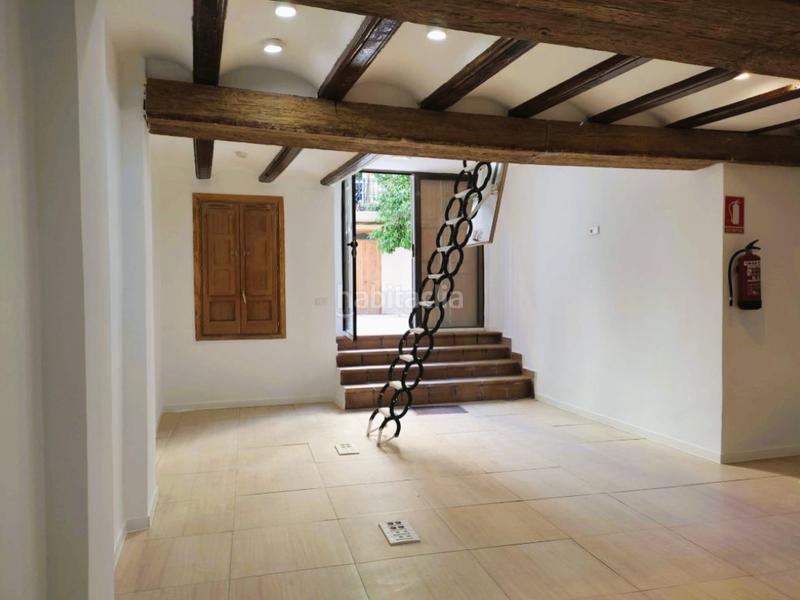 Foto e4be9144-39c1-4df4-a965-45cad488bd67. Alquiler estudio bajo comercial en el corazón de El Carmen en Valencia