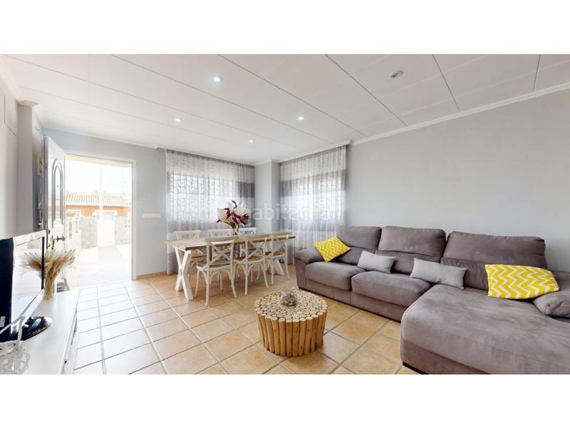 Foto 2c56144a-cca2-4c85-a73f-67e48cfa73ce. Chalet con parcheggio in El Marenyet Cullera