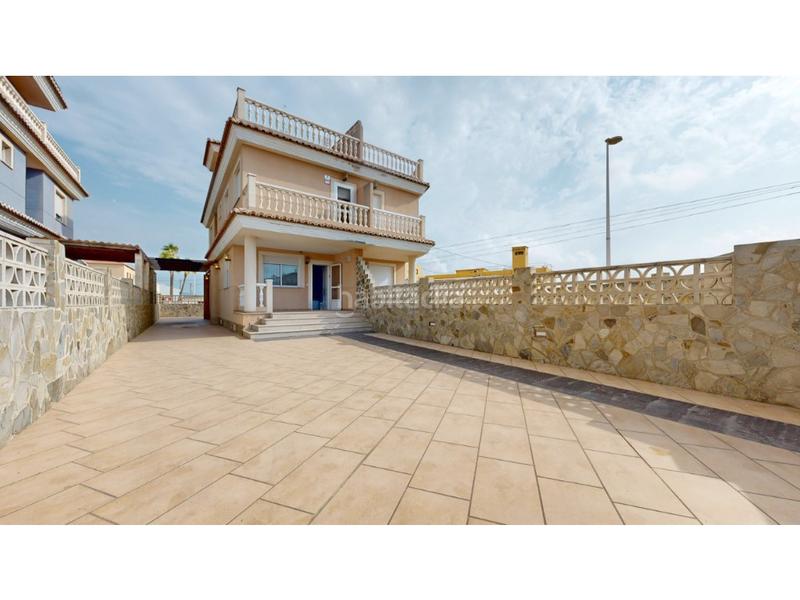 Foto 926e630b-f4fd-4d76-9b99-0f3ca02d7809. Chalet con parcheggio in El Marenyet Cullera