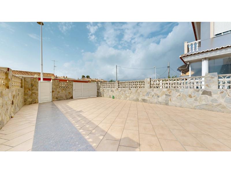 Foto 9dc3100e-ea82-42e4-a70b-e42641a6877a. Chalet con parcheggio in El Marenyet Cullera