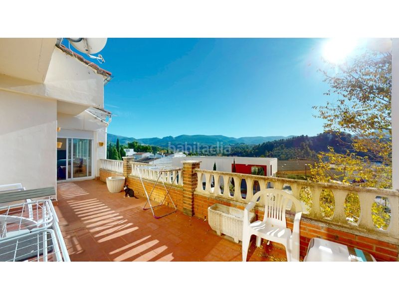 Foto ed50e5b9-6a44-4152-8400-e6a2647a1e45. Casa amb aparcament a Benilloba