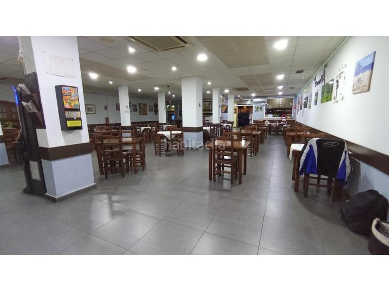 Foto 56e2b3e8-be83-4f21-bce3-7f5eb2e835a1. Traspaso local comercial gran barrestaurante con terraza una joya hostelera en Valencia