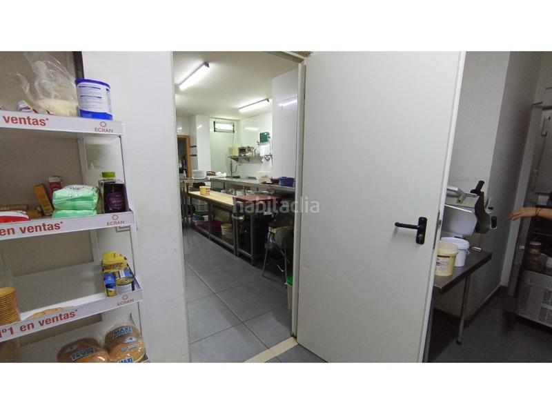 Foto bfb6a639-3499-4962-b3ab-72f3243bbac8. Traspaso local comercial gran barrestaurante con terraza una joya hostelera en Valencia