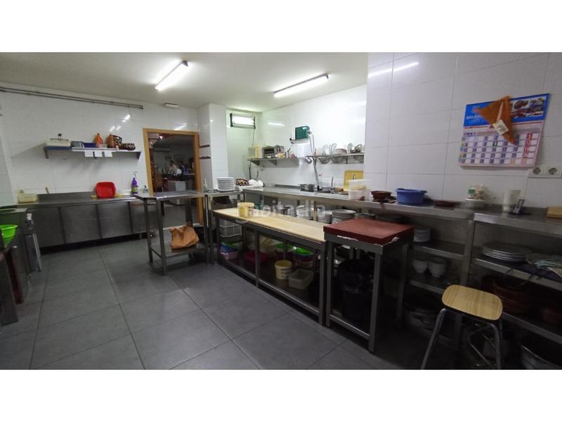 Foto d7d420c4-bc35-4ee1-8a12-f0ddbb1062dc. Traspaso local comercial gran barrestaurante con terraza una joya hostelera en Valencia