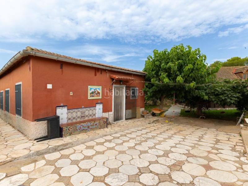 Foto 6aac818f-f63d-4b86-b3f6-1f2a2d8e7493. Chalet avec parking dans Cheste