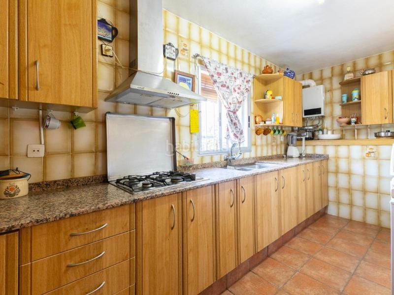 Foto dea8bd8a-5e47-4f4f-9f53-a39490267a50. Chalet avec parking dans Cheste