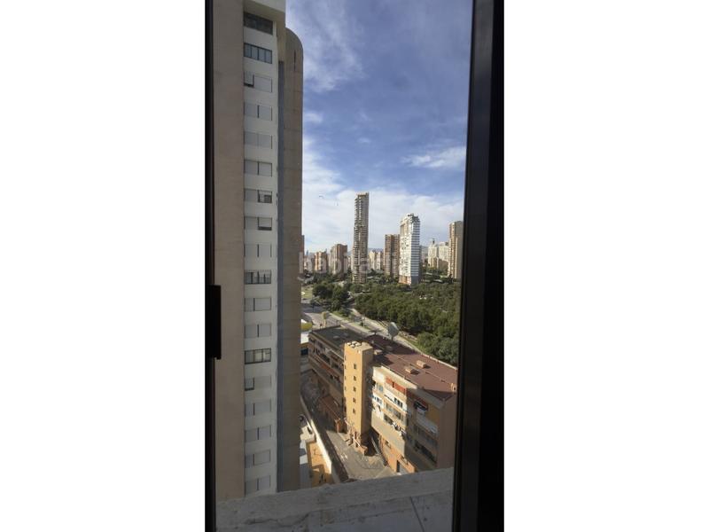 Foto 24dbcbaa-1bb1-42cb-a1d0-6c3ce1847611. Apartament amb aparcament piscina a Levante Alto Benidorm