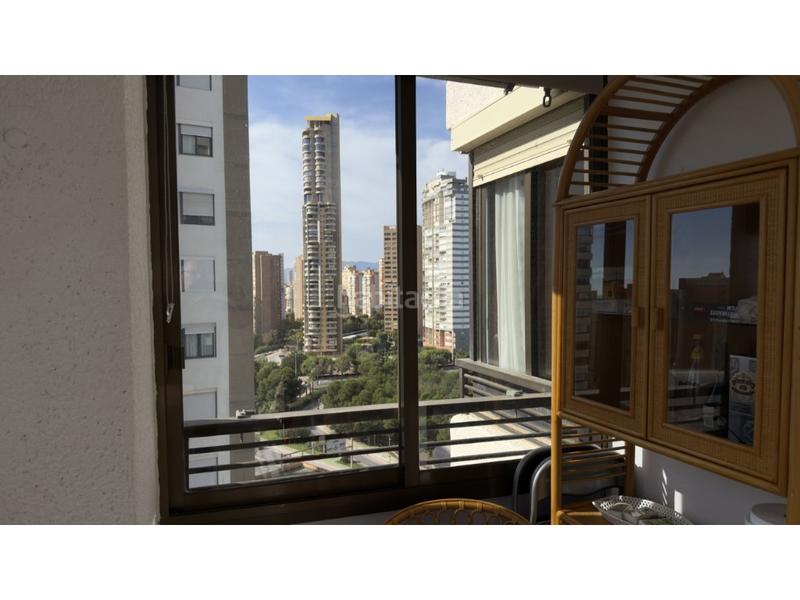Foto a04111ad-1adf-42e0-bb66-b1fb9b3485fb. Apartament amb aparcament piscina a Levante Alto Benidorm