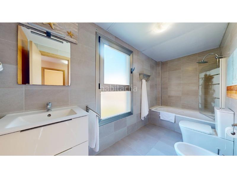 Foto 2305621b-54b6-4197-81bb-c1084f2fbe00. Casa adosada chalet pareado playa en Playa de Gandía Gandia