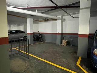 Parking coche  Maximiliano thous. Plaza grande de garaje en zona sant antoni