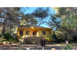 Chalet à Algar de Palància. Chalet independiente en urbanización montes de palancia