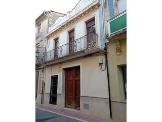 Casa  De la font. Casa con buenas posibilidades en llauri