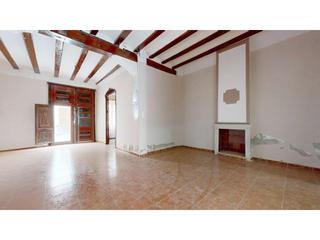 Casa  De la font. Casa con buenas posibilidades en llauri