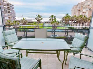 Apartament a El Perellonet. Apartamento en el perellonet con magníficas vistas al mar. garaj