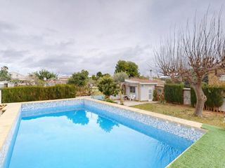 Chalet in Urbanizaciones. Venta chalet en lliria