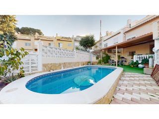 Chalet in Mas de la Montañeta. Vivienda en torrent.