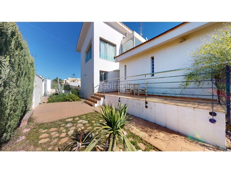 Foto 06c98bf6-c509-4781-af74-a28287ee6743. Casa amb aparcament a Rocafort