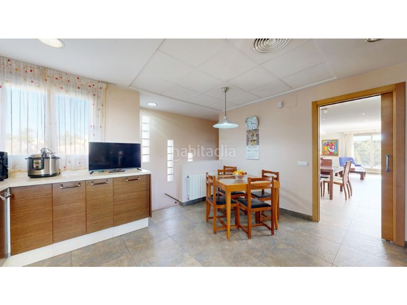 Foto 2d8e45bb-d9f8-4283-b5a6-46505394c8d0. Casa amb aparcament a Rocafort