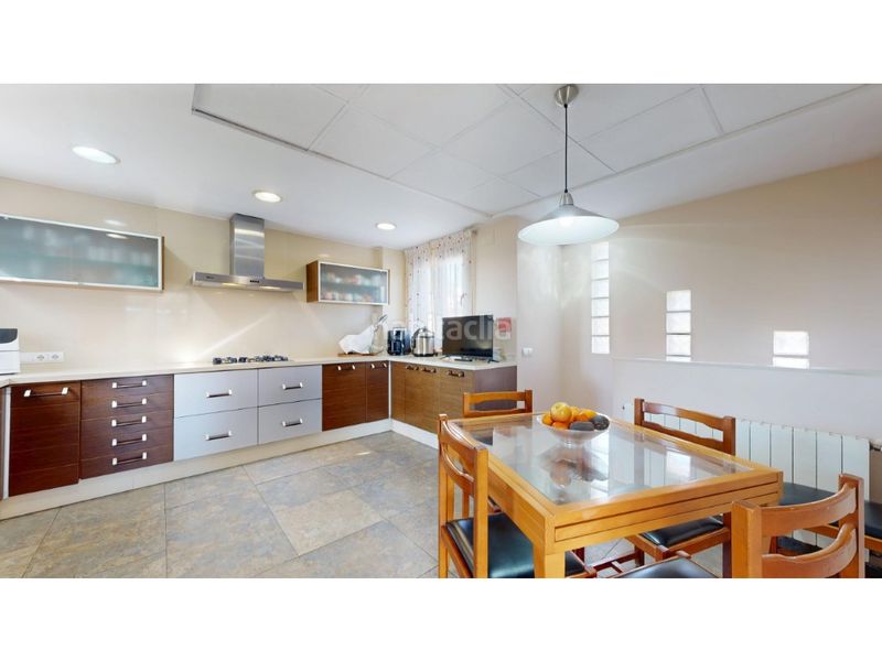 Foto 480c911e-8808-4e30-811e-884b951d0d83. Casa amb aparcament a Rocafort