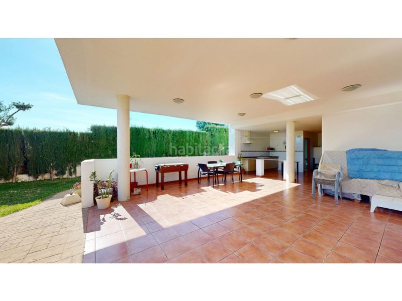 Foto 5ca7a958-8824-48dd-b54a-d8355cda0d6f. Casa amb aparcament a Rocafort