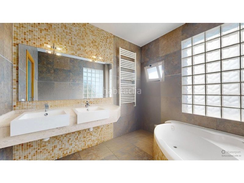 Foto c7fa35b8-2438-4210-b9a0-c2c674a380a7. Casa amb aparcament a Rocafort