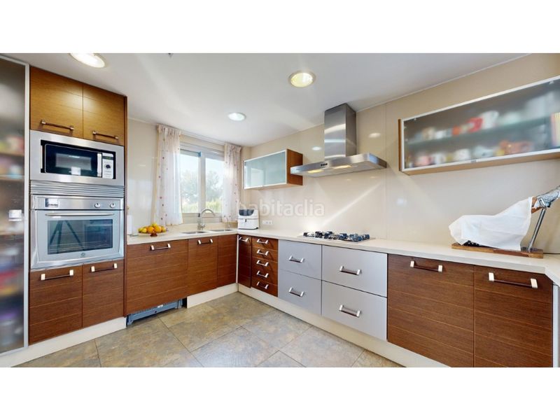 Foto d642481c-8d4a-4572-aaa9-e5227ca65061. Casa amb aparcament a Rocafort