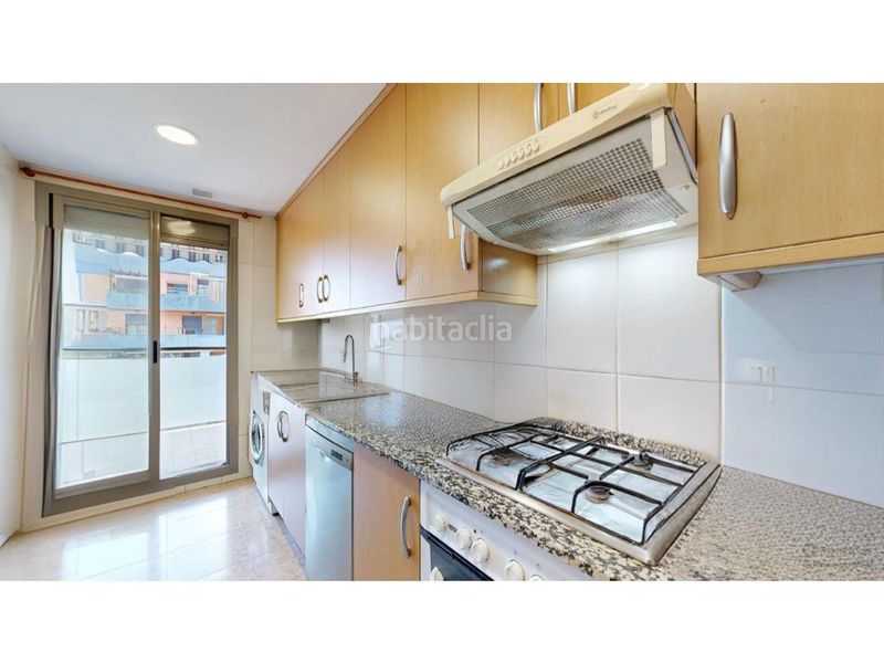 Foto f08b98af-1145-4943-8076-e2739f249638. Pis amb aparcament a La Constitución-Canaleta Mislata