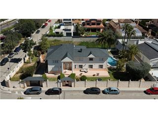 Chalet in El Carme-Sant Agustí-Bonavista. Villa de lujo en urbanización las tablas de leliana